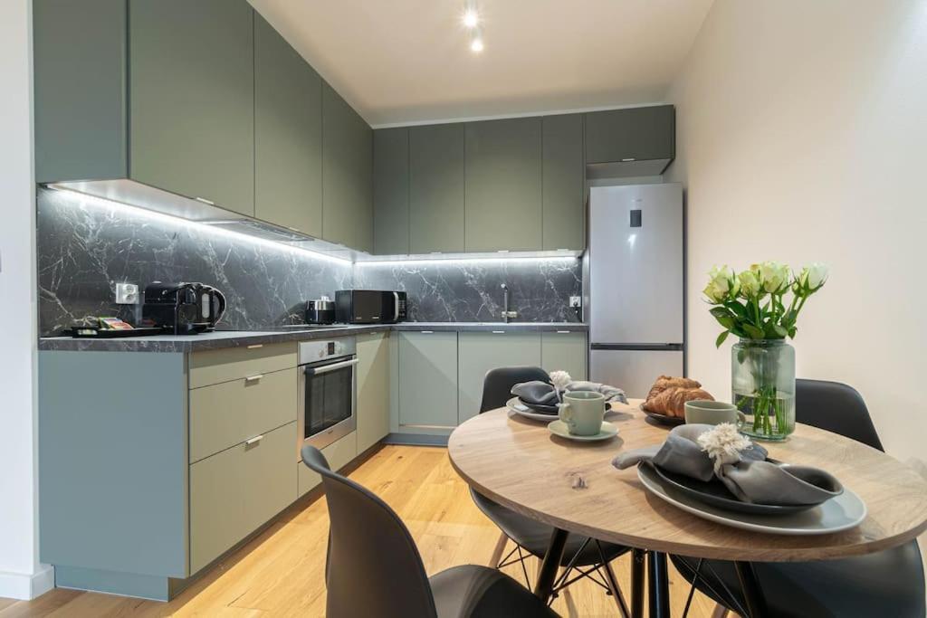 Olive Tree Apartment - Klimatyzacja - Air Conditioning-Self-Check-In Катовице Экстерьер фото